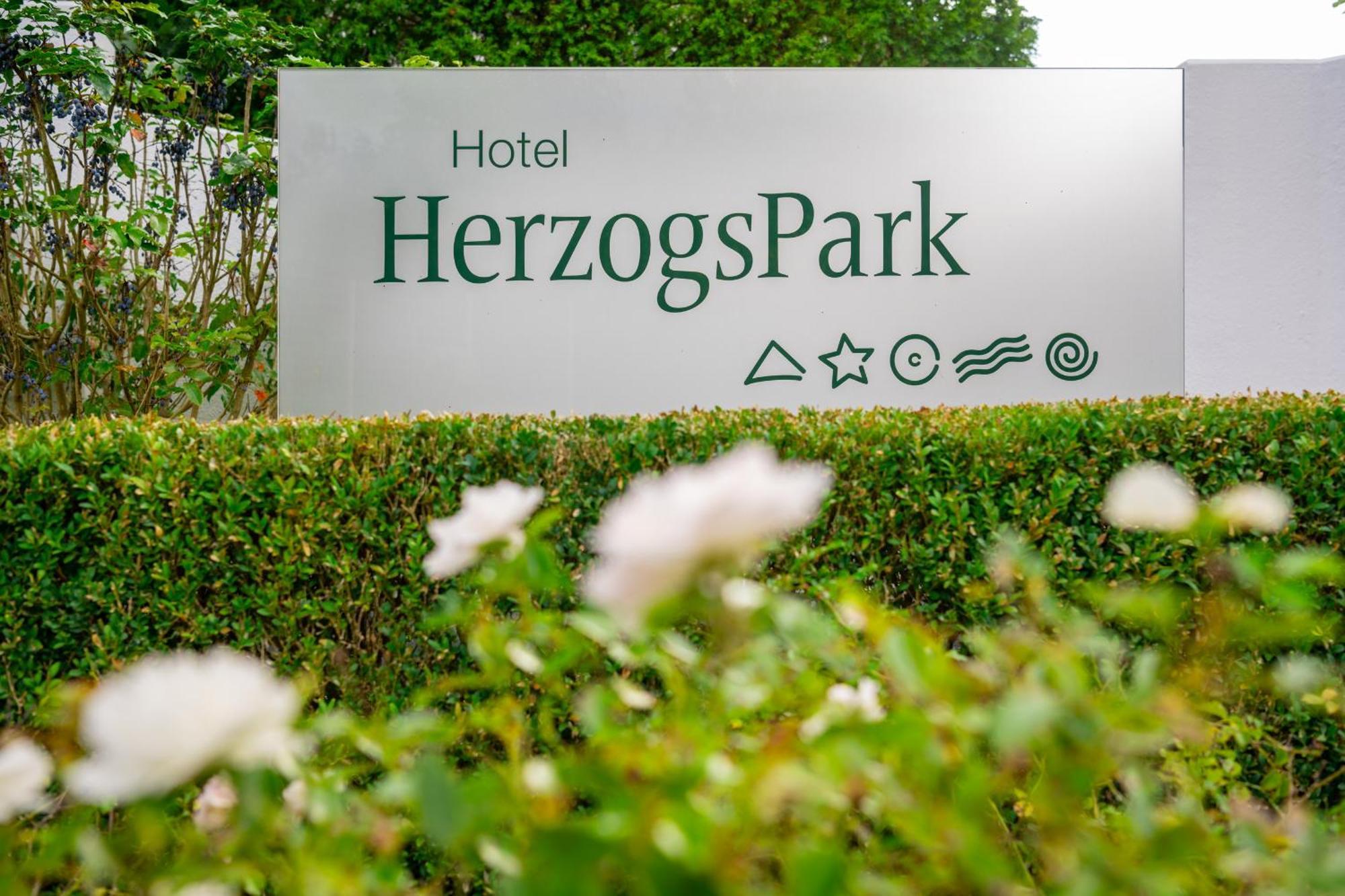Hotel Herzogspark Herzogenaurach Exterior photo